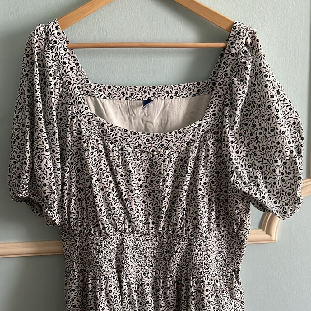 Old Navy Cottagecore Black and White Flower Puff Sleeve Dress